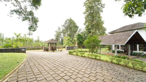 Perumbavoor Hotel | Whispering Waters