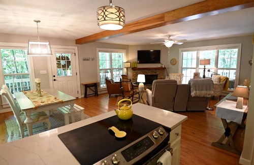 Highlands Cabin | Whispering Woods Walk to town from this 3 BR/2.5 cottage $400.00 nightly
