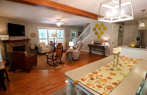 Highlands Cabin | Whispering Woods Walk to town from this 3 BR/2.5 cottage $400.00 nightly