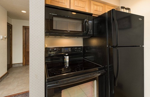 Purgatory Condo | Whistle Stop (#818) | 10 min to Ski - Private Deck - Golf - AC/Pool/HotTub