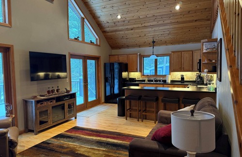 Chetek Cabin | WhistleHaven A cozy lakeside 3-bedroom, 2 bathroom cabin on Prairie Lake, Chetek