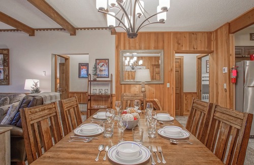 Snowshoe Condo | Whistlepunk # 28: 2 Bedrooms, 2 Full Baths: Slope Side. Wood Fireplace. Central Location.