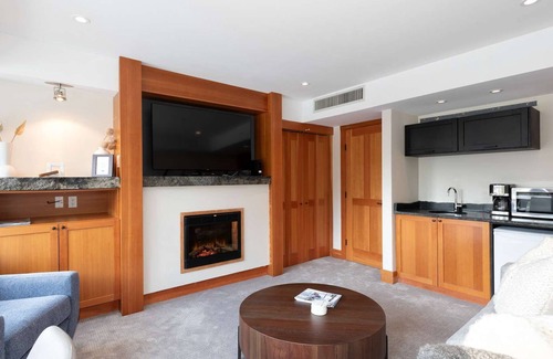 Blackcomb Hotel | Whistler - Le Chamois - 1 Bedroom #210