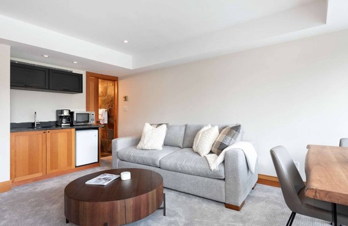 Blackcomb Hotel | Whistler - Le Chamois - 1 Bedroom #210