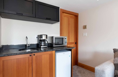 Blackcomb Hotel | Whistler - Le Chamois - 1 Bedroom #210