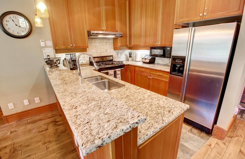 Whistler Creekside House | Whistler Mountainside Ski-In Ski-Out Spectacular Views