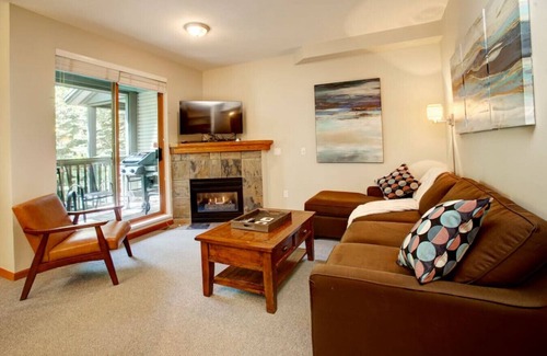 Whistler Cay Heights Condo | Whistler Village 2BR:Sleeps 6, Hot Tub & Pool Patio+ BBQ,Free Parking &Walk to Everything!