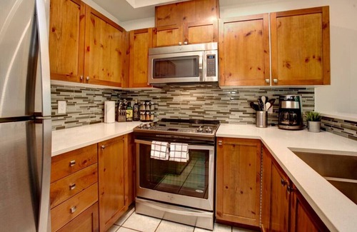 Whistler Cay Heights Condo | Whistler Village 2BR:Sleeps 6, Hot Tub & Pool Patio+ BBQ,Free Parking &Walk to Everything!