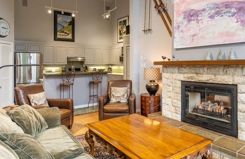 Whistler Village Condo | Whistler Village Premier Condo Ski-In Walk Up- Bike Park Direct Access - Hot Tub