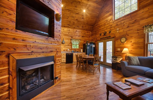 Bristol Cabin | Whistling Timbers Cabin, <1 mile from S. Holston River/Dam, pet-friendly w/fee