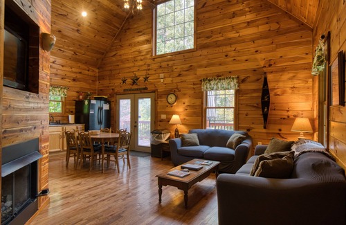 Bristol Cabin | Whistling Timbers Cabin, <1 mile from S. Holston River/Dam, pet-friendly w/fee