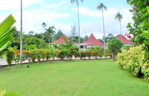 Runaway Bay Villa | Whistling Villa Runaway Bay