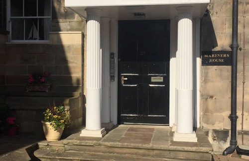 Whitby Apartment | WHITBY TOWN CENTRE SPACIOUS APARTMENT WITH PARKING.