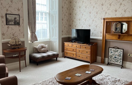 Whitby Apartment | WHITBY TOWN CENTRE SPACIOUS APARTMENT WITH PARKING.