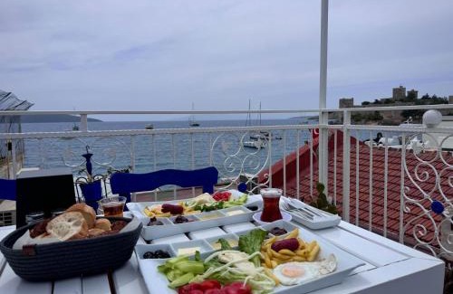 Bodrum City Center Bed & Breakfast | White and Blue Bodrum