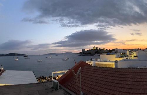 Bodrum City Center Bed & Breakfast | White and Blue Bodrum
