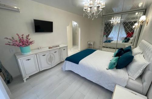Dnipro Apartment | White Apartment