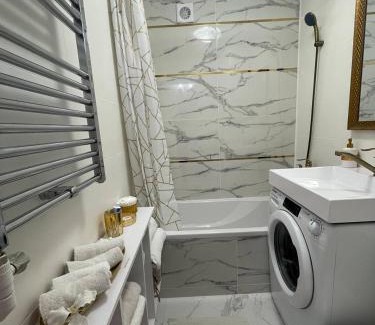 Dnipro Apartment | White Apartment