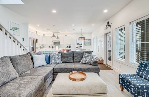 Old Town House | White Ave Villa A&B - Pool - Cart Discount
