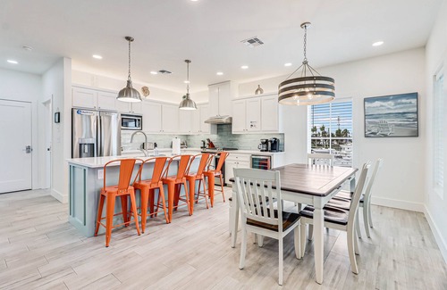 Old Town House | White Ave Villa A&B - Pool - Cart Discount