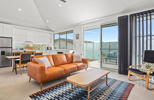 Terrigal House | White Beach on Barrington