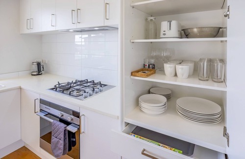 Northcote House | White Beauty in the North Shore Retreat- Sky TV