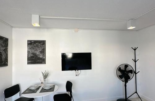 Nimman Apartment | White & Black Cozy Room Heart of Nimman
