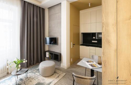 Inner City Budapest Apartment | White Boat Studio Apartment GOLD