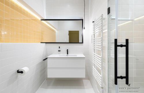 Inner City Budapest Apartment | White Boat Studio Apartment GOLD