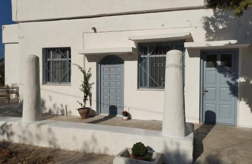 Leros House | White Cat