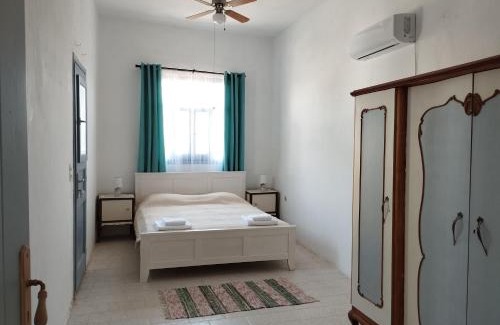 Leros House | White Cat