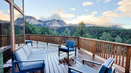 Orderville House | White Cliffs Vista Panoramic Views Hot Tub NPs