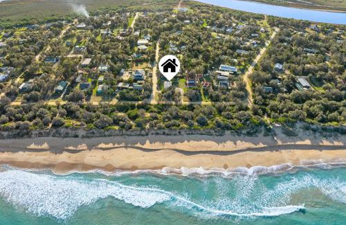The Honeysuckles House | White Cottage on Ninety Mile Beach