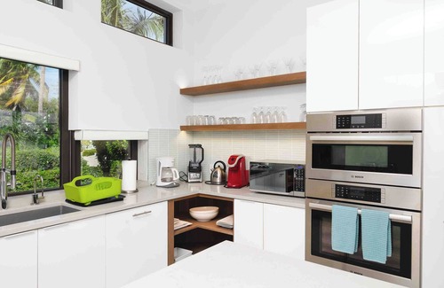 Rum Point House | White Dahlia: Modern Villa on Bio Bay w/Pool, Spa + Kiddie Splash Pool.