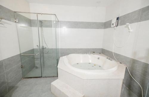 Tan Binh Hotel | White Diamond Hotel