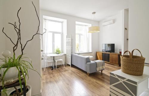 Odessa City Center Apartment | White Door Apartments Heart of Odessa 1