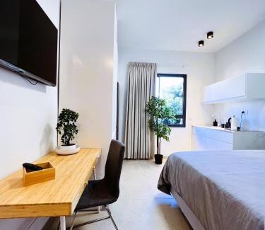 Haifa Apartment | White Door Apartments