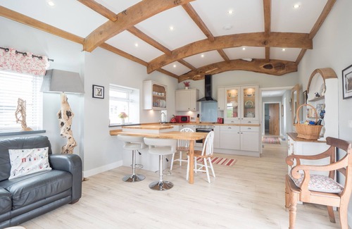 Cwmffrwd Cottage | White Fields Cottage, Carmarthen
