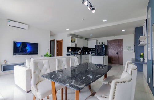 Bach Dang Riverside Apartment | White House/Luxury 3BR, District 4, Center city & modern style