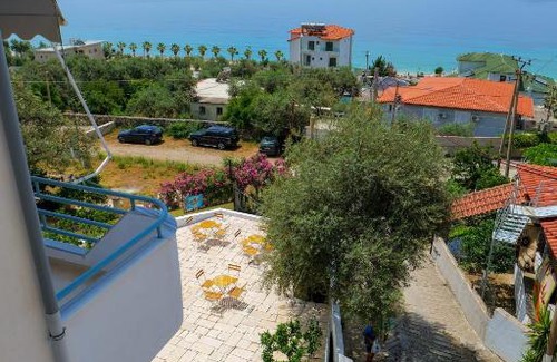 Qazim Pali Hotel | White Hotel