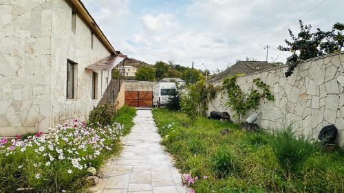 Yeghegnadzor House | White House-001
