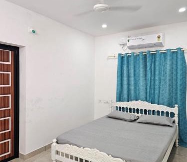 Kumbalam House | White House Homestay