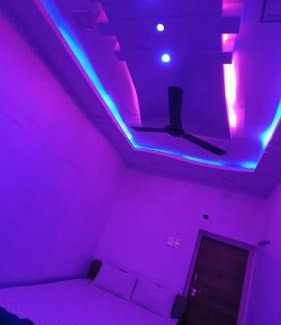Kamalapur House | White House IN