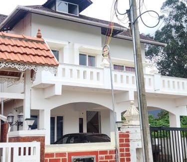 Ooty House | White house