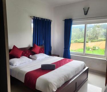 Ooty House | White house