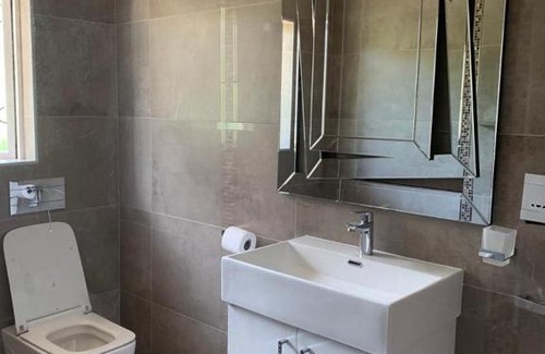Scottburgh South House | White House lodge in Scotburgh