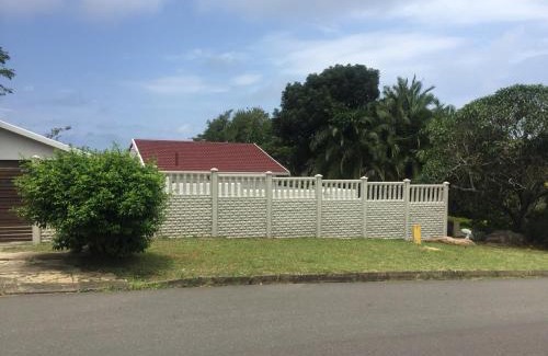 Scottburgh South House | White House lodge in Scotburgh