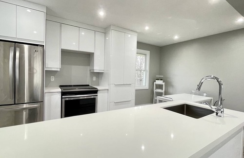 Glenridge House | White House Suite - Sleeps 4