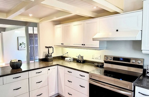 Tofino Villa | White House Tofino-Downtown Villa