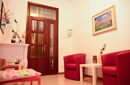 Mestre House | White house with garden and parking